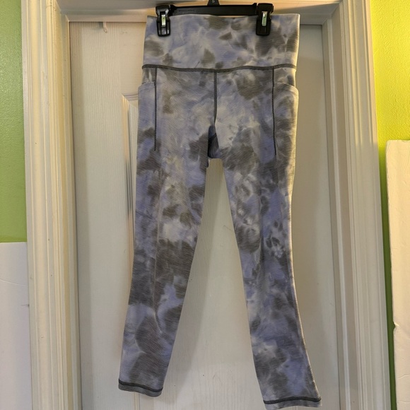 Athleta Salutation Stash Pocket II Capri Leggings - Picture 1 of 6